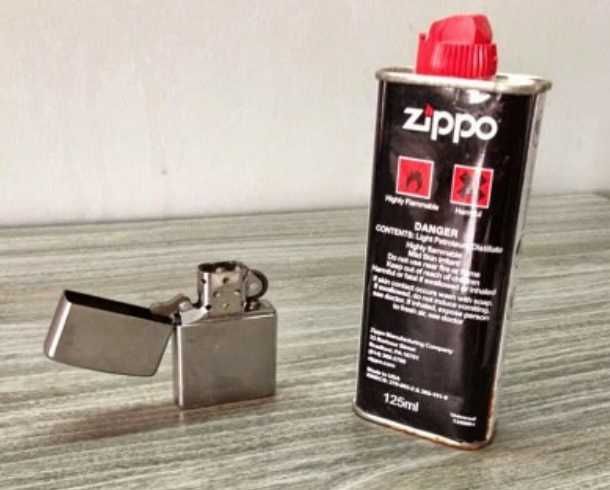 Nên chọn mua bật lửa ga hay bật lửa xăng của hãng Zippo?